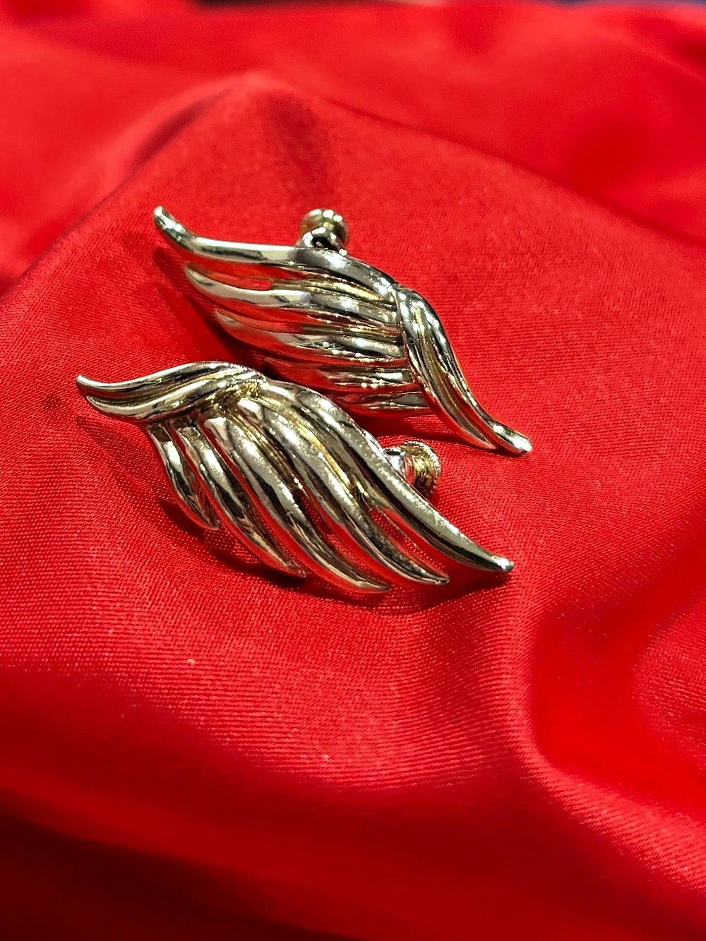 Wing earrings in Silver Like New